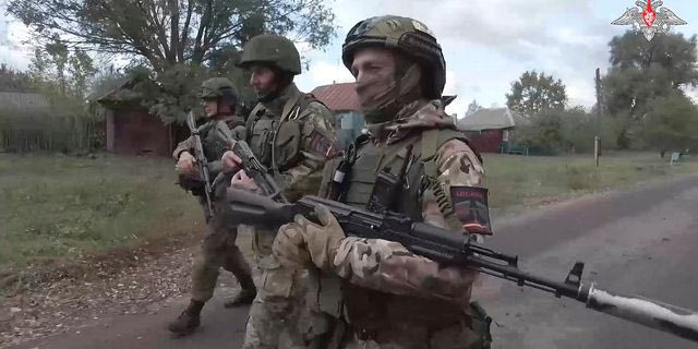 Η Ρωσία “καρατομεί” ανώτατο στρατηγό και στέλνει μισθοφόρους από την Υεμένη στο ουκρανικό μέτωπο