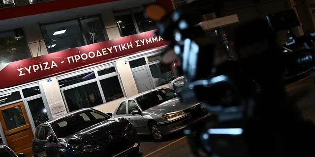Στιγμιότυπο από τα γραφεία του ΣΥΡΙΖΑ - Προοδευτική Συμμαχία στην πλατεία Κουμουνδούρου στην Αθήνα, μετά το τέλος της ψηφοφορίας