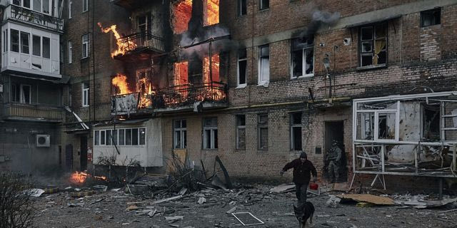 Η Ουκρανία αντιμέτωπη με την κατάρρευση του μετώπου