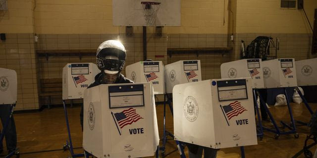 20 φωτογραφικά στιγμιότυπα από την εκλογική διαδικασία στις ΗΠΑ