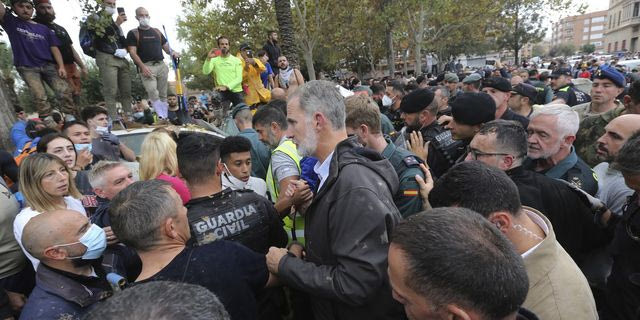 Οργή των πλημμυροπαθών κατά του βασιλιά Φίλιππου