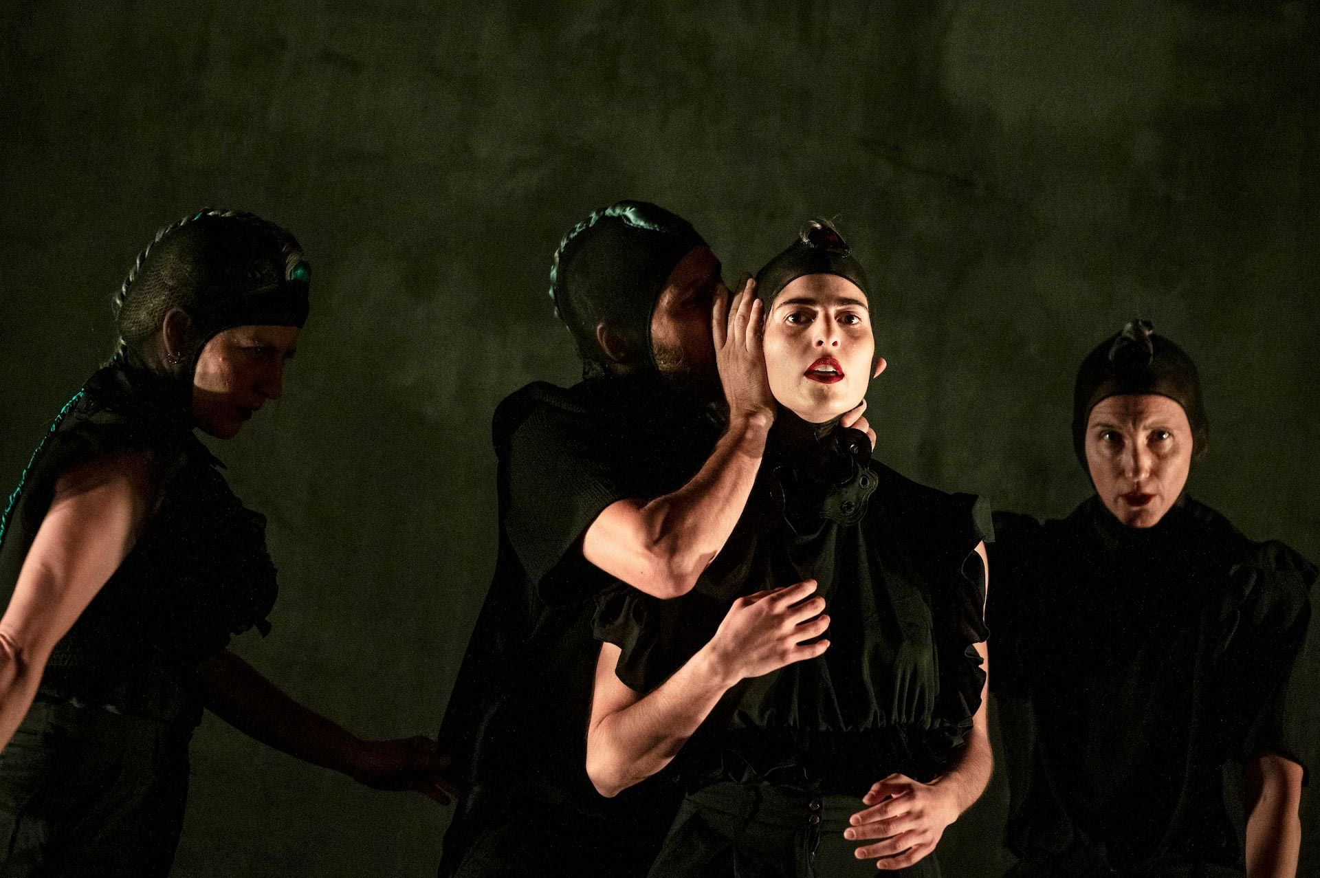 Ομάδα χορού Griffon: Τι είναι η αλήθεια;