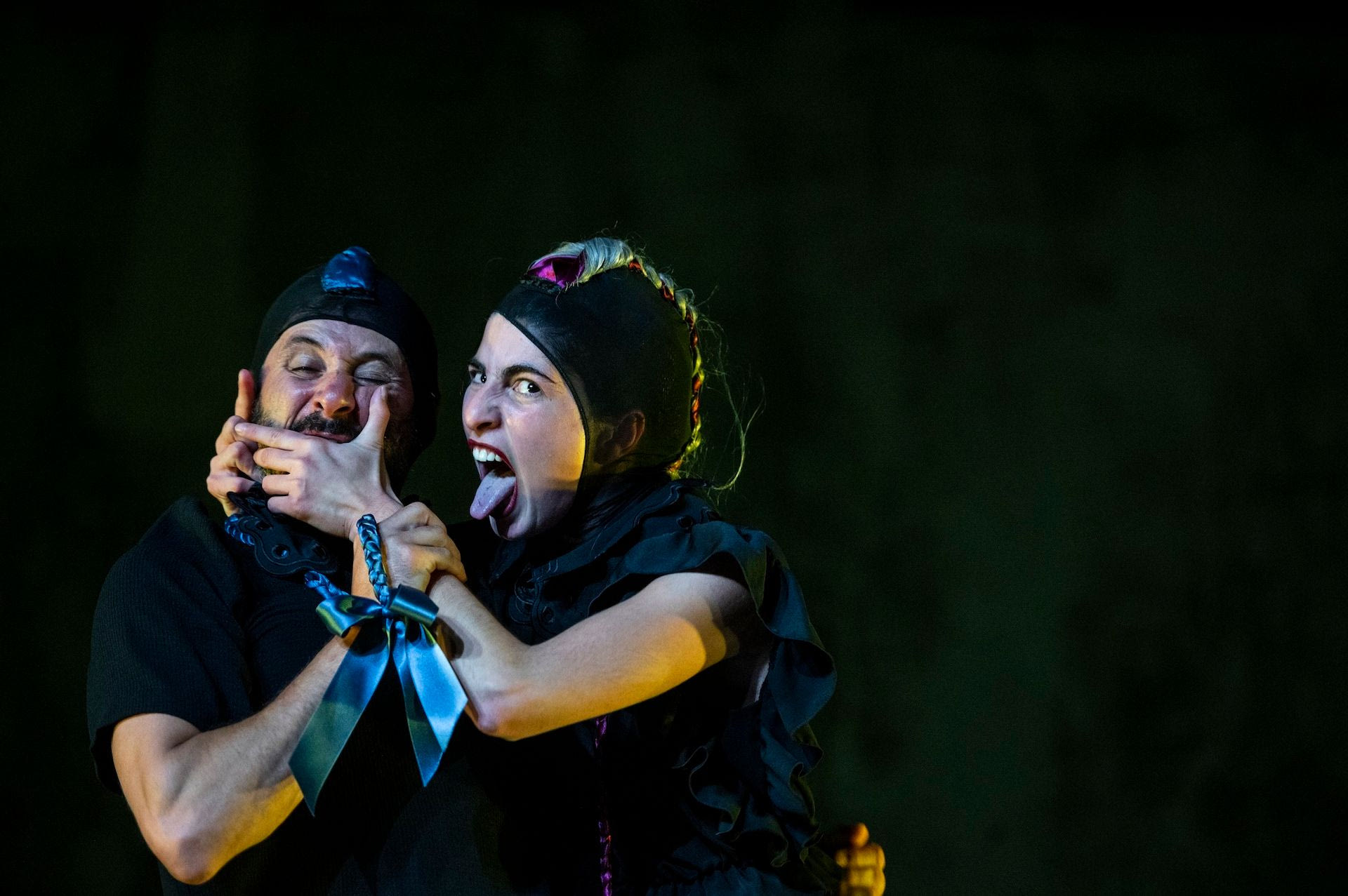 Ομάδα χορού Griffon: Τι είναι η αλήθεια;