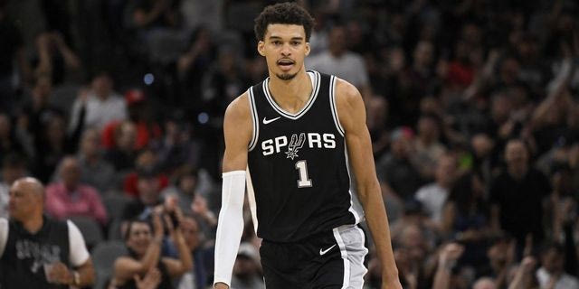 NBA: Ο Γουεμπανιαμά έκανε ρεκόρ καριέρας στα τρίποντα