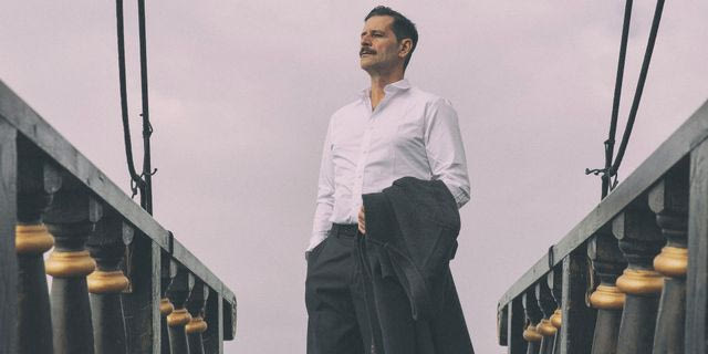 MANOLIS- καρδιά σε τέσσερις χορδές