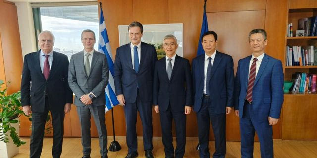 Συνάντηση της ηγεσίας του ΥΠΕΝ με τη διοίκηση του ΑΔΜΗΕ και της State Grid Corporation Of China