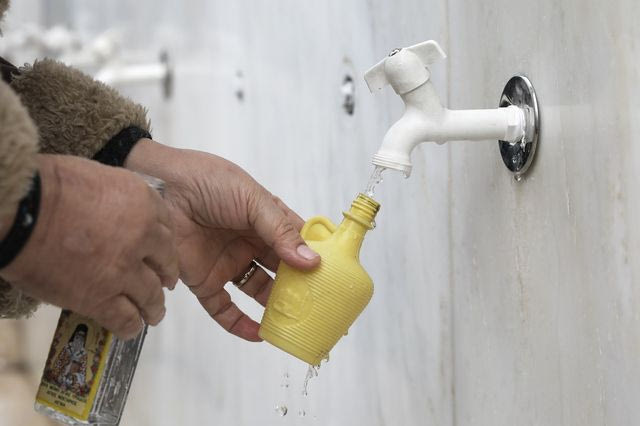 Πώς φτιάχνεται και πώς χαλάει ο αγιασμός