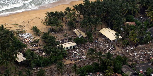 Αεροφωτογραφία δείχνει όσα άφησε πίσω του το τσουνάμι στο Κολόμπο της Σρι Λάνκα, δύο ημέρες μετά την καταστροφή