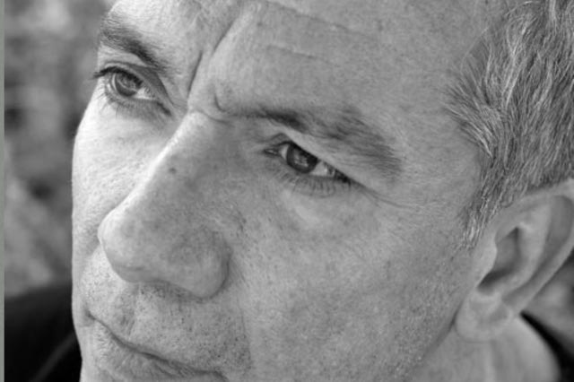 Πώς ο Μίνως Ευσταθιάδης έγραψε το συνταρακτικό crime βιβλίο του