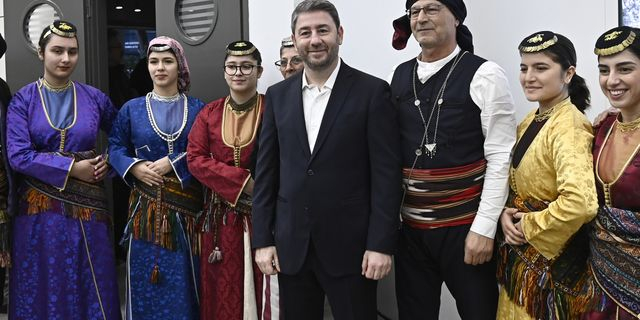 Κάλαντα άκουσε το πρωί της Τρίτης ο Νίκος Ανδρουλάκης