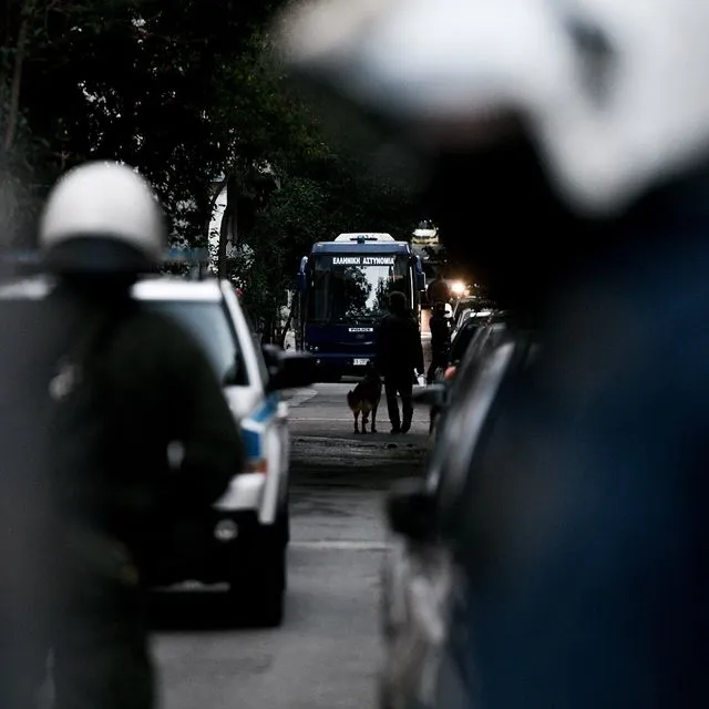 Νέα Μάκρη: Ποινική δίωξη στους τρεις συλληφθέντες για τους πυροβολισμούς