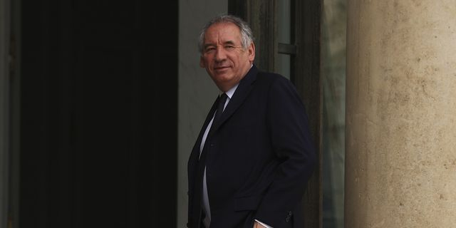 Γαλλία: “Μαχαιριές” των οίκων αξιολόγησης στον νέο πρωθυπουργό Μπαϊρού