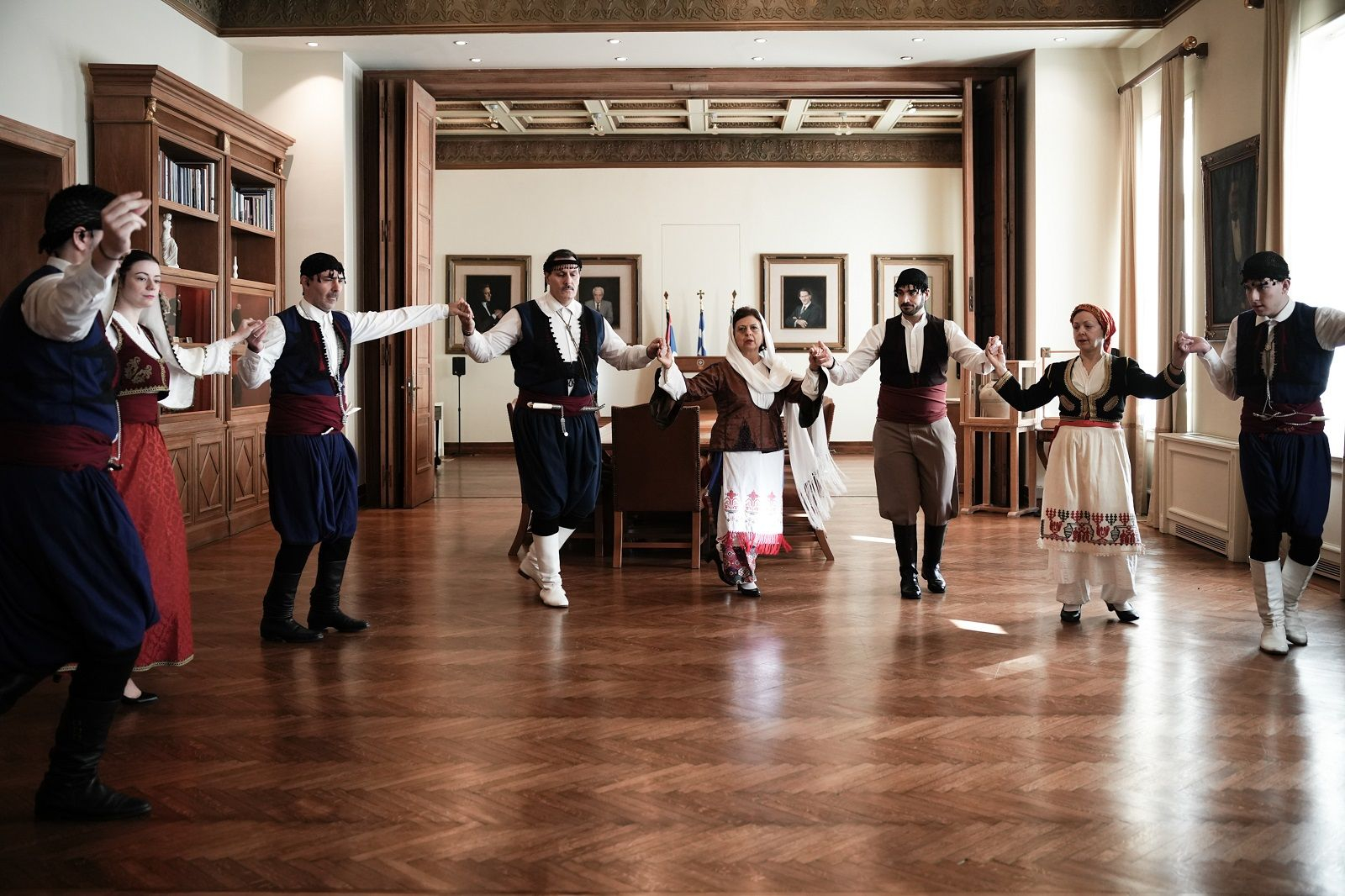 Κάλαντα της Πρωτοχρονιάς στον Χάρη Δούκα