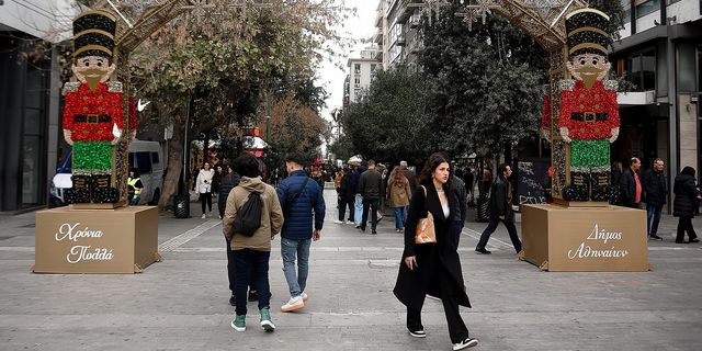 Παραμονή Χριστουγέννων: Τι ώρα κλείνουν καταστήματα, εμπορικά κέντρα και σούπερ μάρκετ