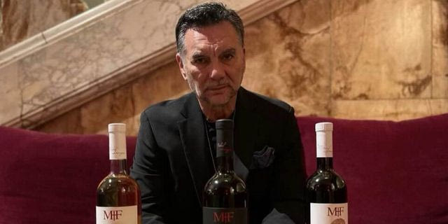 Πώς είναι ζωντανός ο μαφιόζος που βλέπεις παντού στο Internet