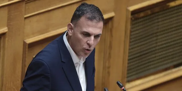 Καραμέρος: Στη Βουλή η Ζ. Κωνσταντοπούλου 4 φορές έσταξε μέλι για τη ΝΔ και τον Δένδια