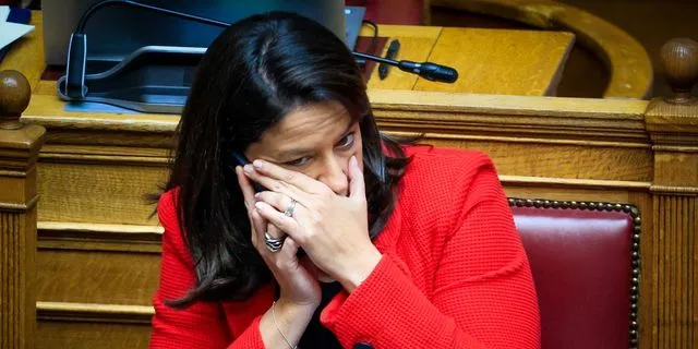 Όλοι εναντίον Κεραμέως για τις συλλογικές συμβάσεις