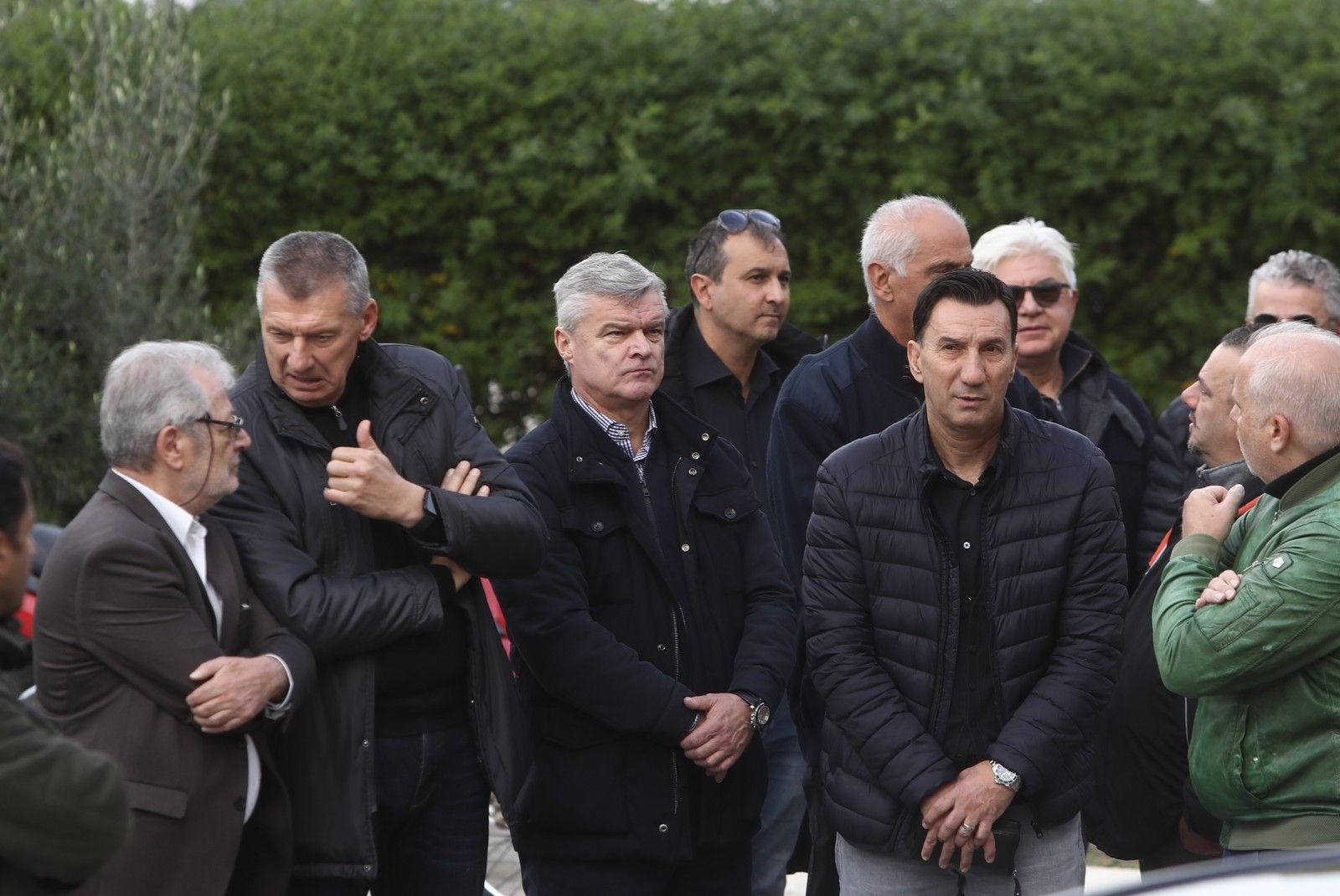 Κριστόφ Βαζέχα και Κώστας Φρατζέσκος στην κηδεία του Νίκου Σαργκάνη