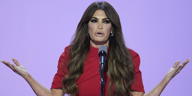 Κίμπερλι Γκίλφοϊλ: Με Κουρκούλη και “Ώπα” ετοιμάζεται για την Ελλάδα η νέα πρέσβειρα των ΗΠΑ