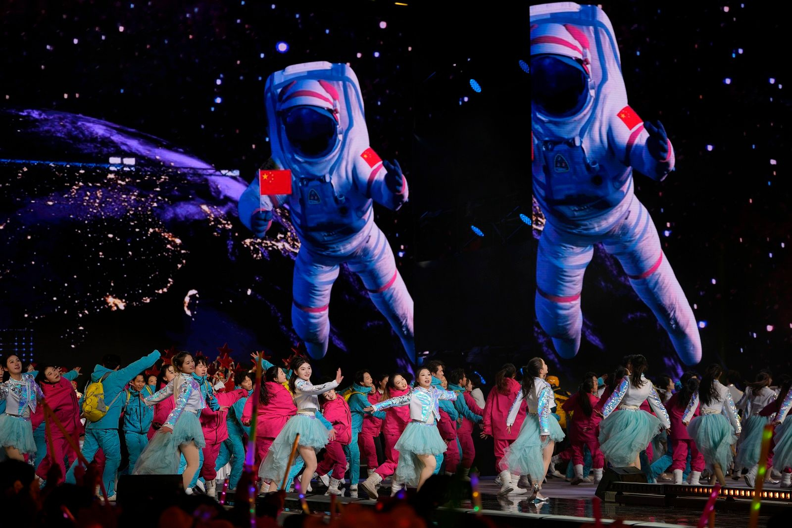 Η Κίνα υποδέχεται το 2025