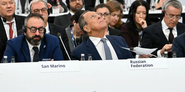 Επίθεση Μπλίνκεν σε Λαβρόφ: “Πνίγει τους ακροατές σε ένα τσουνάμι παραπληροφόρησης”