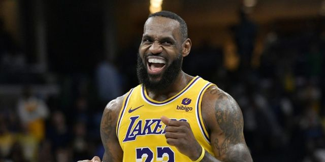 NBA: Ο ΛεΜπρόν “καθάρισε” ξανά για τους Λέικερς – Αγκαλιά με την πρόκριση