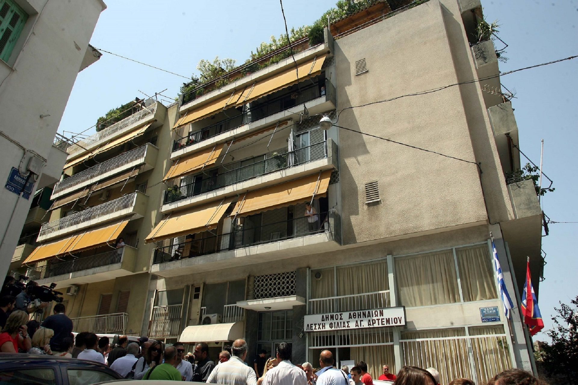 Νεκρός βρέθηκε μέσα στο σπίτι του στην οδό Μετεώρων στο Παγκράτι, ο ηθοποιός Νίκος Σεργιανόπουλος. 