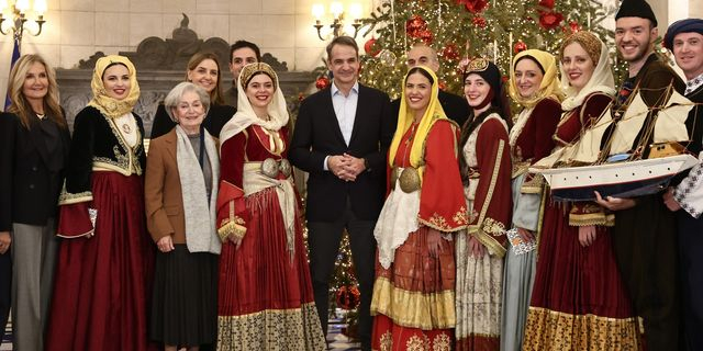 Τα χριστουγεννιάτικα κάλαντα στον Κυριάκο Μητσοτάκη