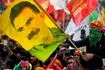 Υποστηρικτές του PKK με σημαίες του Οτσαλάν (αρχείου)