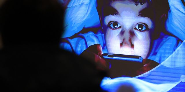 Τα μέτρα της κυβέρνησης για την προστασία των ανηλίκων από τα social media