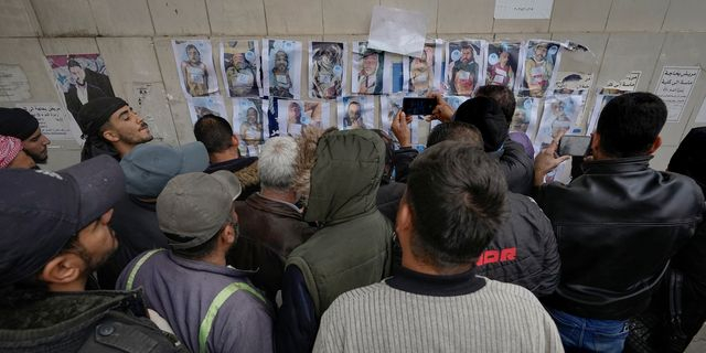 Συρία: Χιλιάδες συγγενείς αγνοουμένων αναζητούν απαντήσεις στα νεκροτομεία της Δαμασκού