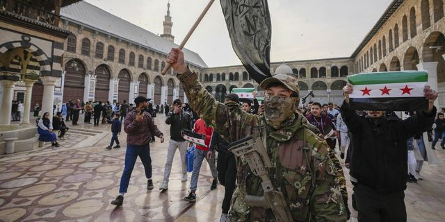 Σύροι αντάρτες μετά την πτώση του Άσαντ