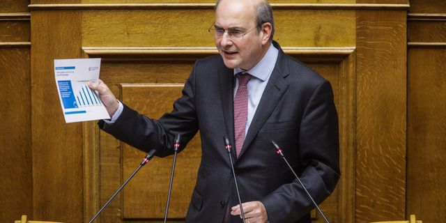 Χατζηδάκης: “Μακριά από λαϊκισμό ανεβάζουμε την Ελλάδα ψηλότερα”