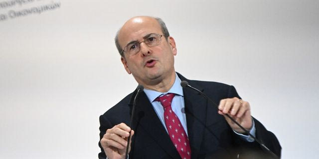 Πρέσινγκ Χατζηδάκη στις τράπεζες – Στο επίκεντρο οι προμήθειες και οι διαφορές επιτοκίων καταθέσεων χορηγήσεων