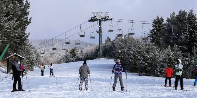 Στα “λευκά” τα χιονοδρομικά κέντρα της χώρας – Πώς λειτουργούν