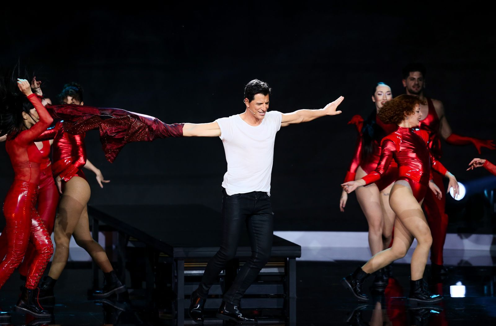 Ο Σάκης Ρουβάς στον ελληνικό τελικό της Eurovision 2025