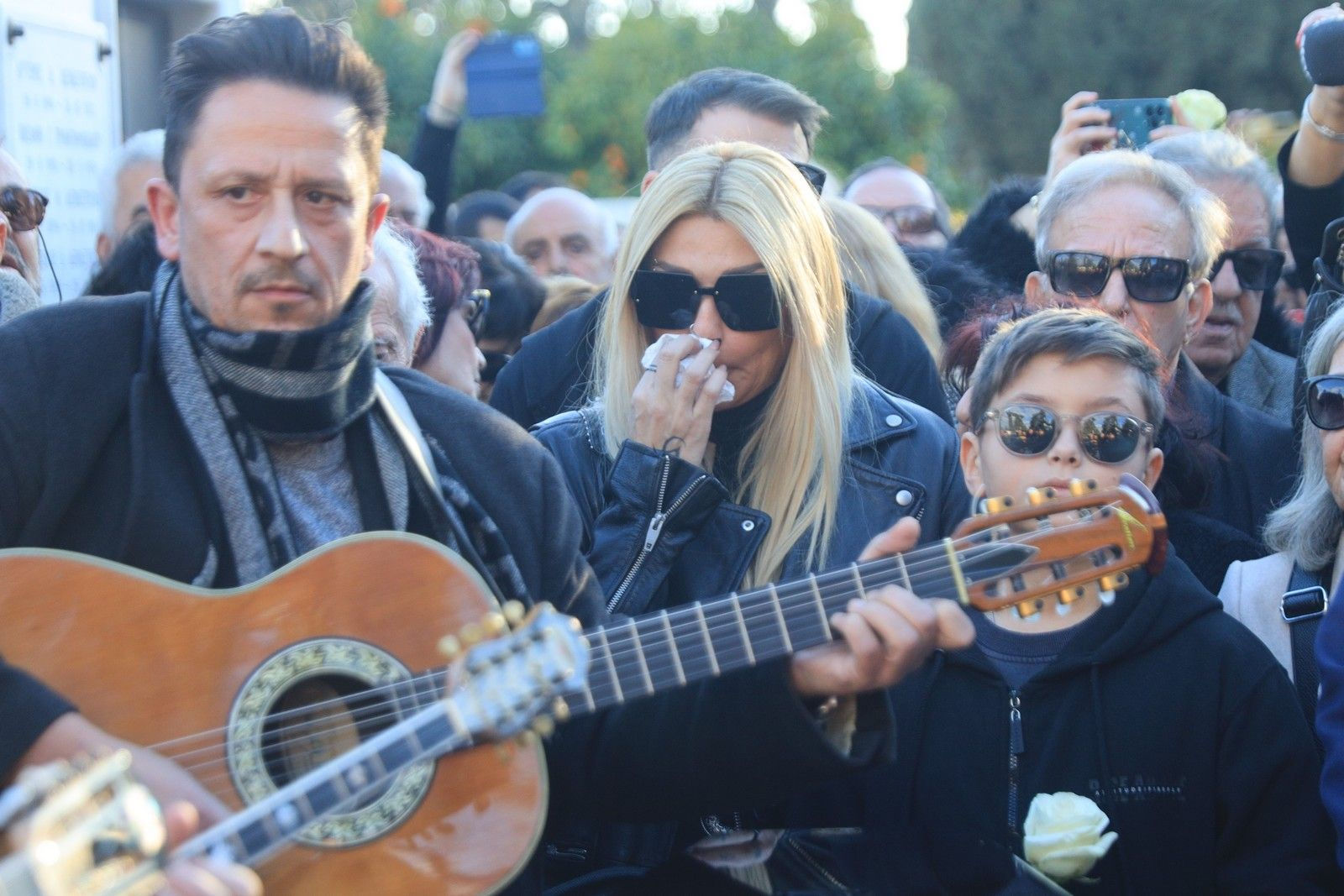 Η Αγγελική Ηλιάδη στην κηδεία της Καίτης Γκρέυ