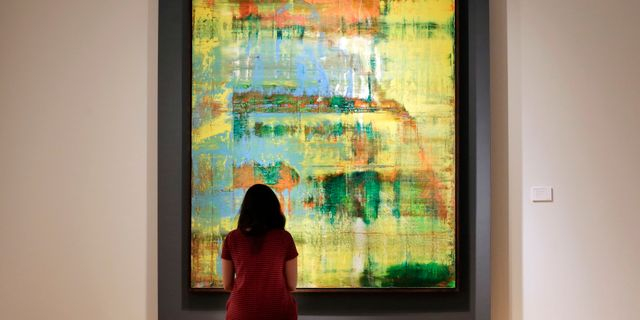 Γιατί το έχουμε ρίξει στα εικαστικά;