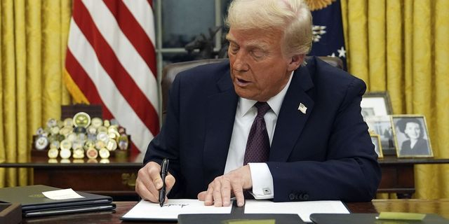 Τραμπ: Νέο επικίνδυνο διάταγμα κατά των τρανς εφήβων 