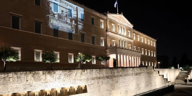 Βουλή: Φωταγώγηση στη μνήμη του Ολοκαυτώματος