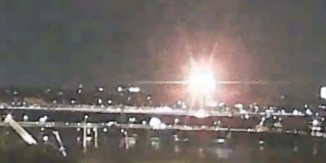 Ουάσινγκτον: Η στιγμή της σύγκρουσης του αεροσκάφους με το στρατιωτικό ελικόπτερο – Βίντεο