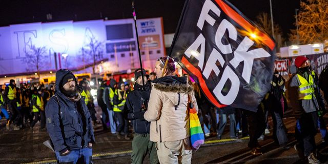 Γερμανία: Μεγάλες αντιφασιστικές διαδηλώσεις έξω από το συνέδριο του AfD