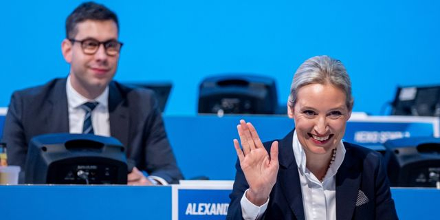Γερμανία: Ανατριχιαστικές “προγραμματικές” δηλώσεις από τη Βάιντελ: “Έξω οι μετανάστες, τέλος οι μελέτες φύλου”