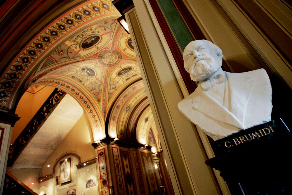 Άγαλμα του Μπρουμίδη