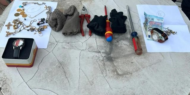 Νέο Ηράκλειο: Διαρρήκτες συνελήφθησαν επ’ αυτοφώρω μέσα σε σπίτι που είχαν “ανοίξει”