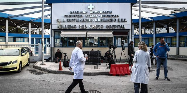 Το νοσοκομείο Ερυθρός Σταυρός όπου νοσηλεύεται ο Μίμης Δομάζος