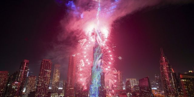 Πώς υποδέχτηκε ο πλανήτης το 2025 – Εντυπωσιακές εικόνες απ’ όλο τον κόσμο