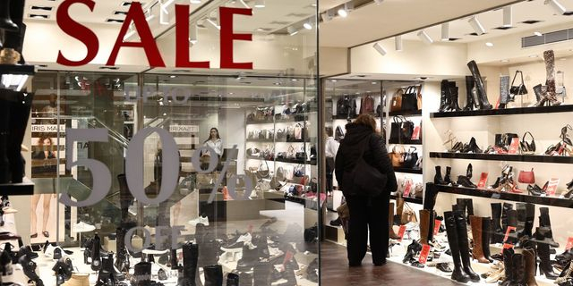 Χειμερινές εκπτώσεις: Ανοιχτά καταστήματα την Κυριακή (18/01)