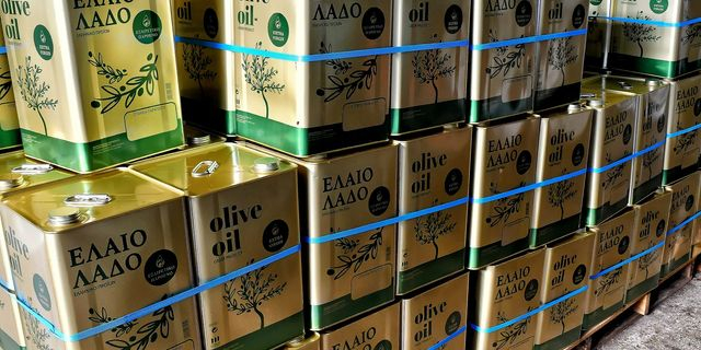Ο τενεκές λάδι, τα πρόστιμα και η διάψευση της κυβέρνησης