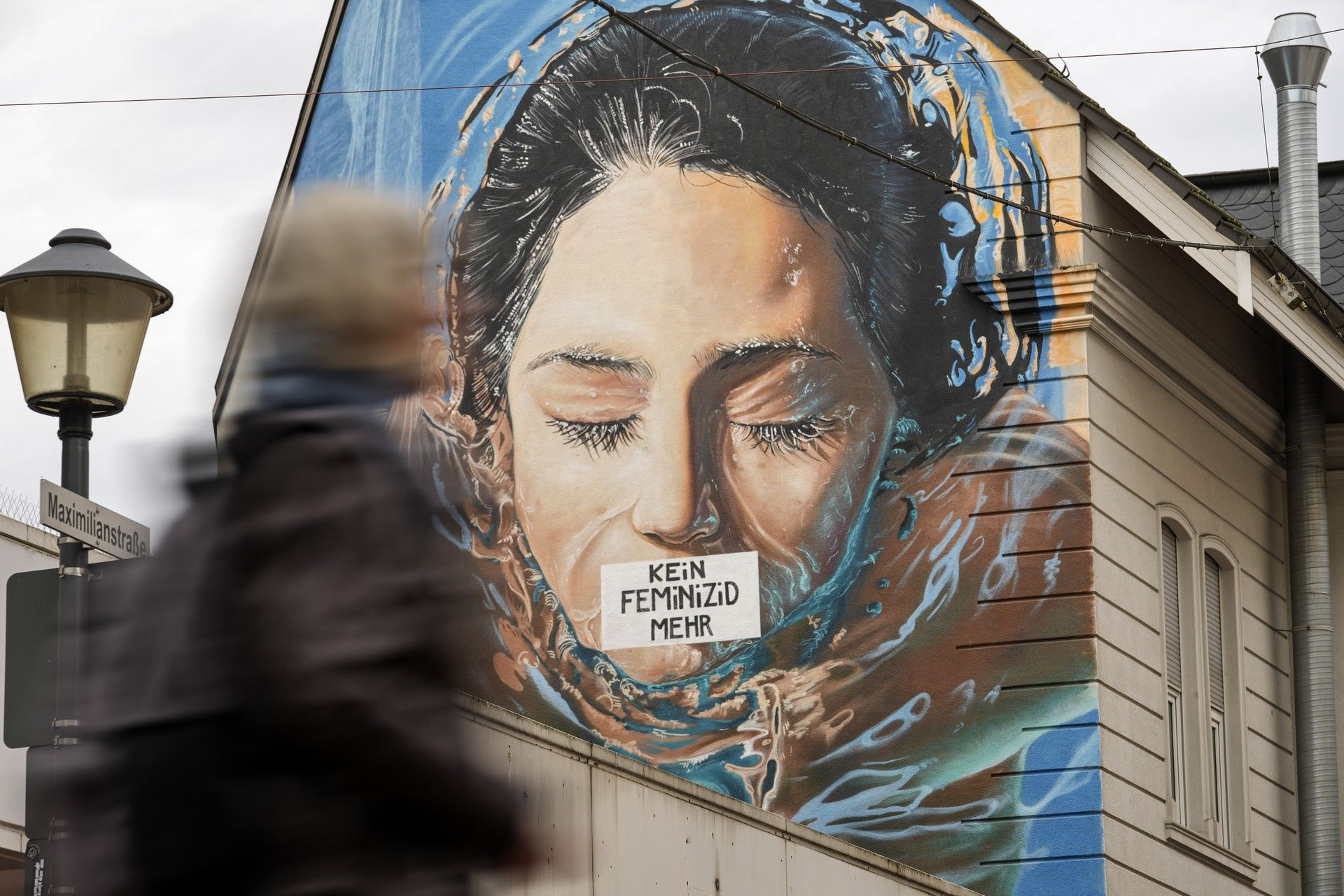 "Όχι άλλες γυναικοκτονίες" - γκράφιτι στη Γερμανία
